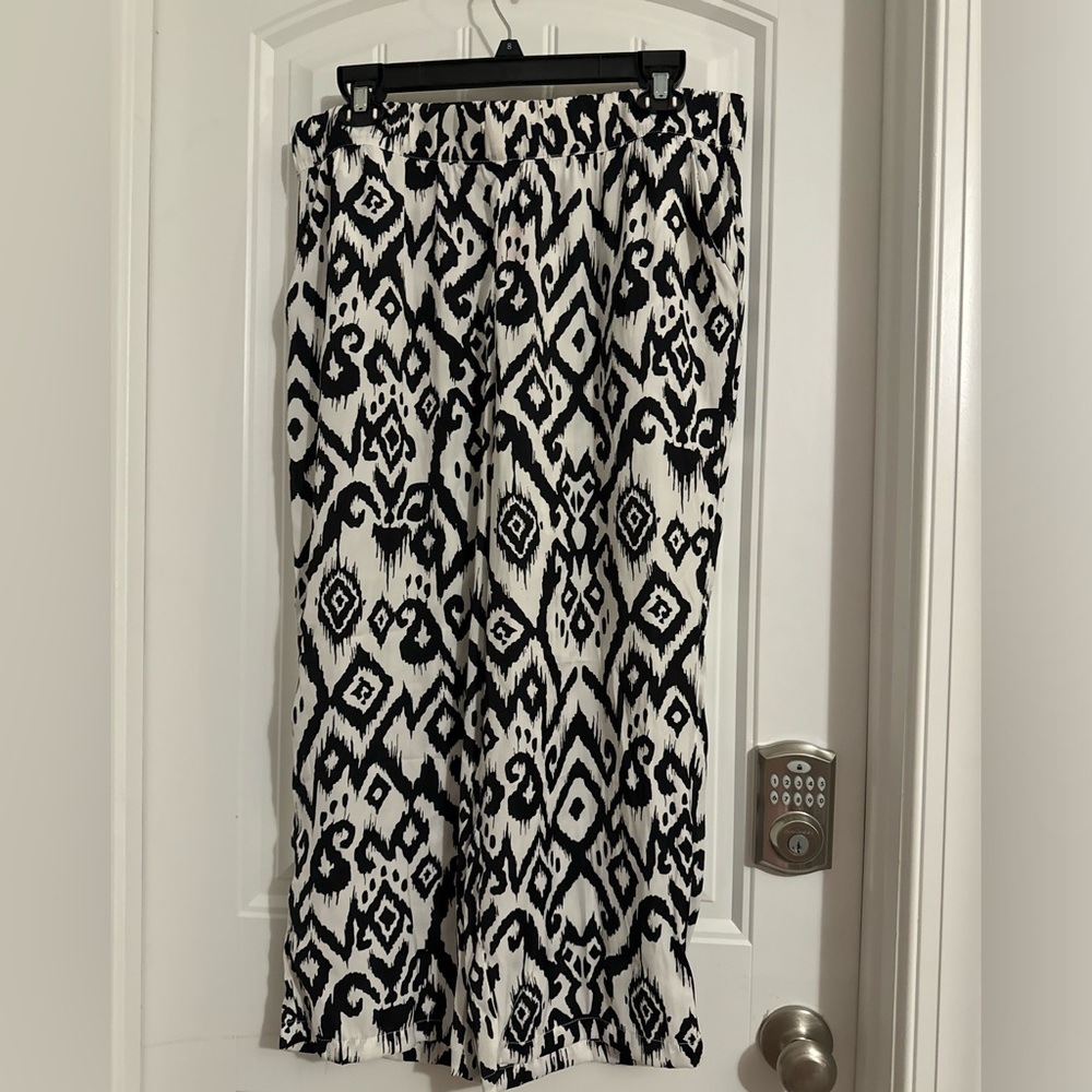 Great Philosophy size XLP black white print pull on wide leg cropped pants new